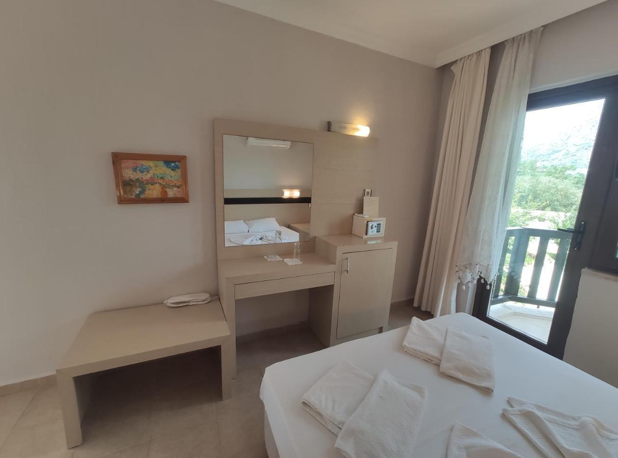 On Hotel Adrasan Eksteriør billede